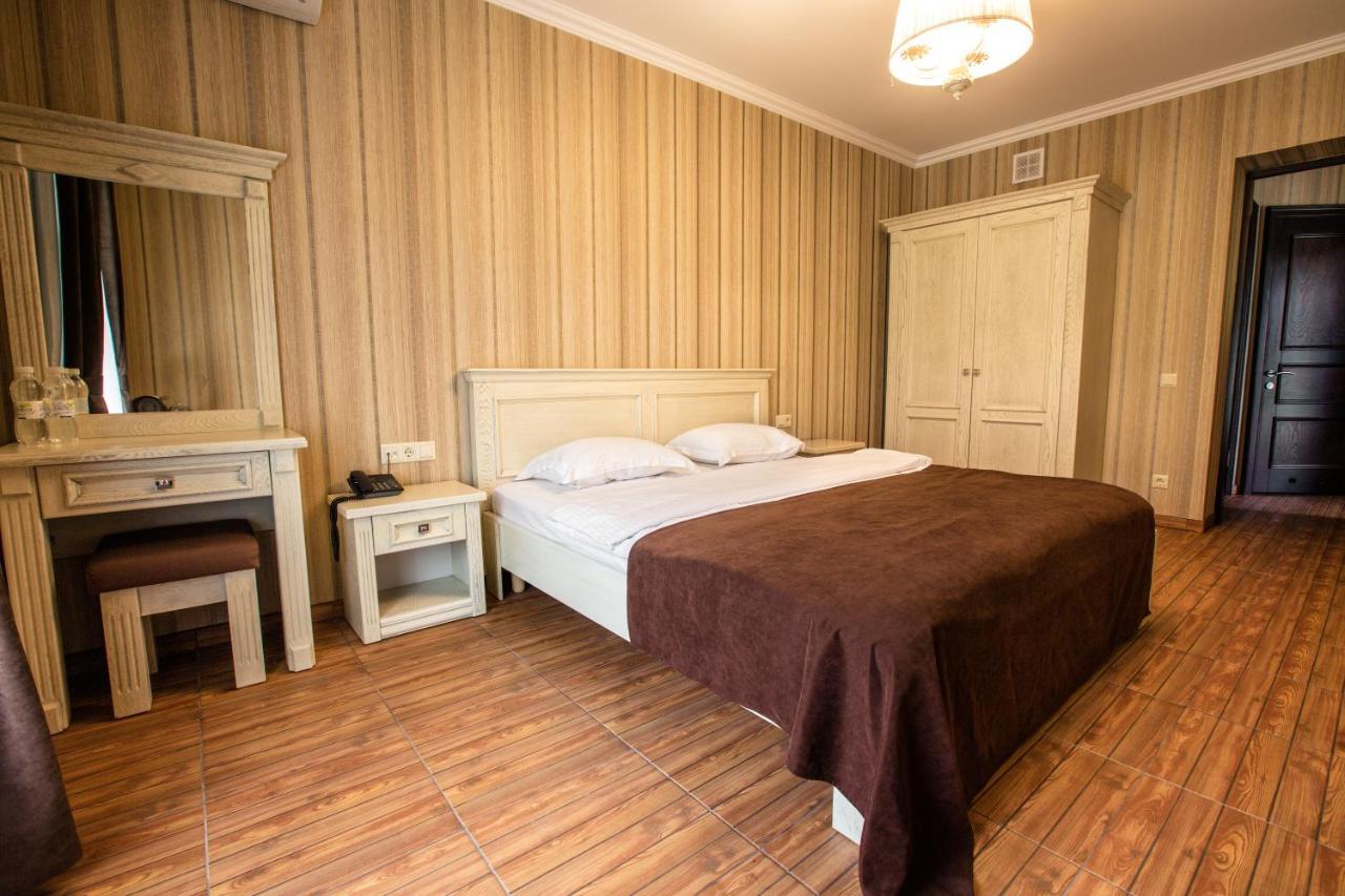 Georg Park Hotel Tarashany Eksteriør bilde