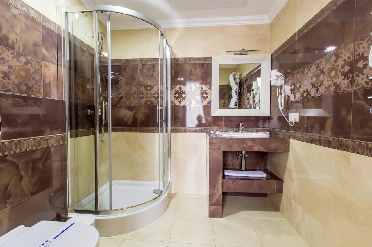Georg Park Hotel Tarashany Eksteriør bilde